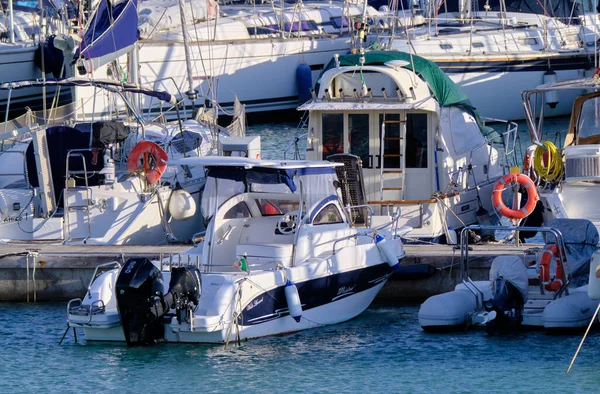 Italien Sicilien Medelhavet Marina Ragusa Ragusaprovinsen Februari 2022 Motorbåtar Och — Stockfoto