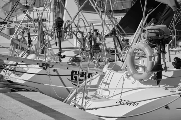 イタリア シチリア島 地中海 マリーナ ラグーザ ラグーザ州 2月2022 ポート内の高級ヨット Editorial — ストック写真