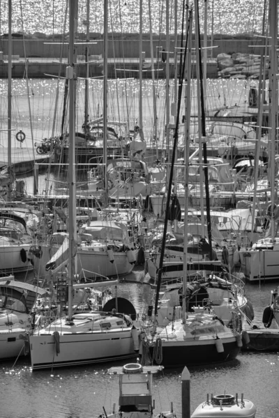 イタリア シチリア島 地中海 マリーナ ラグーザ ラグーザ州 3月2022 ポート内の高級ヨット Editorial — ストック写真