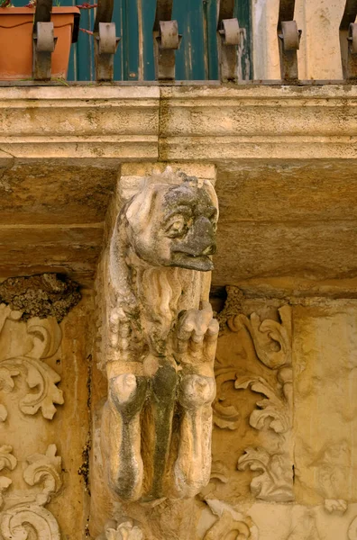 Italien Sicilien Scicli Ragusaprovinsen Unescos Fasad Barockpalatset Fava Prydnadsstatyer Balkong — Stockfoto
