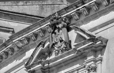 İtalya, Sicilya, Scicli (Ragusa eyaleti), Unesco Barok Penna Musso Yakono Sarayı cephesinde süslü heykel (19..)