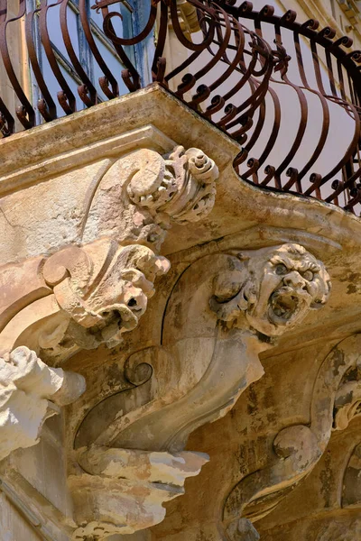 Italien Sicilien Scicli Ragusaprovinsen Barock Beneventano Palace Fasad Med Prydnadsstatyer — Stockfoto