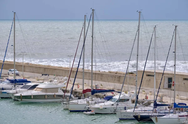 Italien Sicilien Medelhavet Marina Ragusa Ragusaprovinsen Mars 2022 Lyxbåtar Hamnen — Stockfoto
