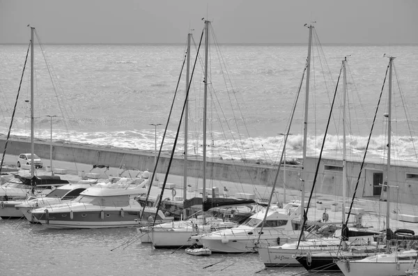 Italia Sicilia Middelhavet Marina Ragusa Ragusaprovinsen Mars 2022 Luksusbåter Havnen – stockfoto