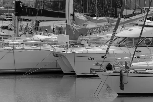 イタリア シチリア島 地中海 マリーナ ラグーザ ラグーザ州 3月2022 ポート内の高級ヨット Editorial — ストック写真