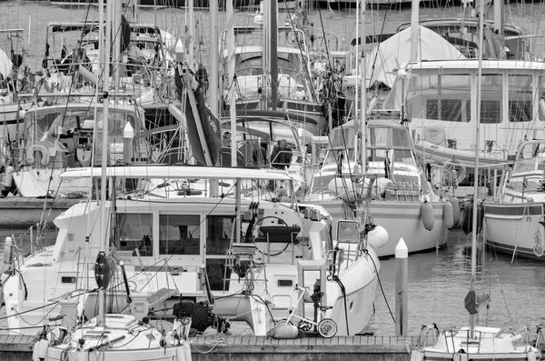 Italien Sicilien Medelhavet Marina Ragusa Ragusaprovinsen Mars 2022 Lyxbåtar Hamnen — Stockfoto