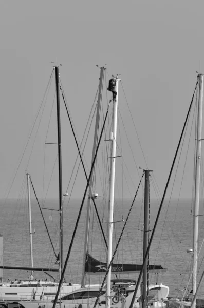 Italia Sicilia Mar Mediterráneo Marina Ragusa Marzo 2022 Hombre Trabajando —  Fotos de Stock