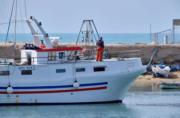 Italien Sizilien Scoglitti Provinz Ragusa Fischer Auf Einem Lokalen Hölzernen — Stockfoto