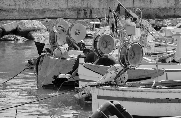 Italia Sicilia Mar Mediterraneo Scoglitti Provincia Ragusa Marzo 2022 Pescatore — Foto Stock