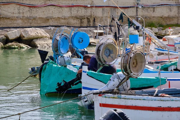 Italia Sicilia Mar Mediterraneo Scoglitti Provincia Ragusa Marzo 2022 Pescatore — Foto Stock