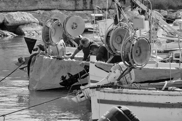 Italy Sicily Mediterranean Sea Scoglitti Ragusa Province March 2022 Fishermen — Stock Photo, Image