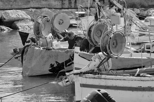 Włochy Sycylia Morze Śródziemne Scoglitti Prowincja Ragusa Marca 2022 Rybacy — Zdjęcie stockowe
