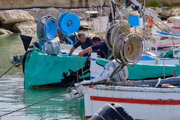 Italia Sicilia Mar Mediterráneo Scoglitti Provincia Ragusa Marzo 2022 Pescadores — Foto de Stock