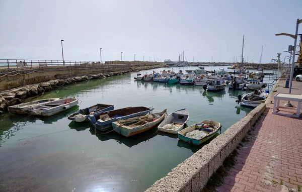 Talya Sicilya Akdeniz Scoglitti Ragusa Eyaleti Mart 2022 Limandaki Yerel — Stok fotoğraf