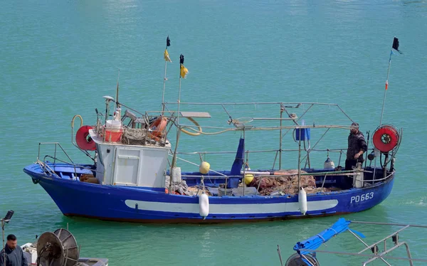 Italie Sicile Méditerranée Marina Ragusa Province Raguse Pêcheur Sur Bateau — Photo