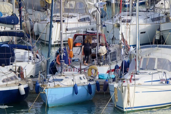 Italien Sizilien Mittelmeer Marina Ragusa Provinz Ragusa April 2022 Frau — Stockfoto