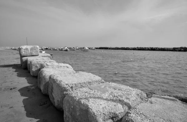 意大利 西西里 地中海 蓬塔塞卡 拉古萨省 港口和海滩渔船景观 — 图库照片