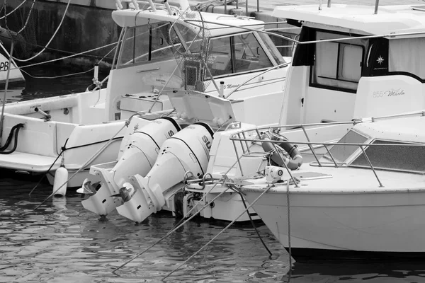 イタリア シチリア島 地中海 マリーナ ラグーザ ラグーザ州 5月2022 ポート内の高級ヨット Editorial — ストック写真