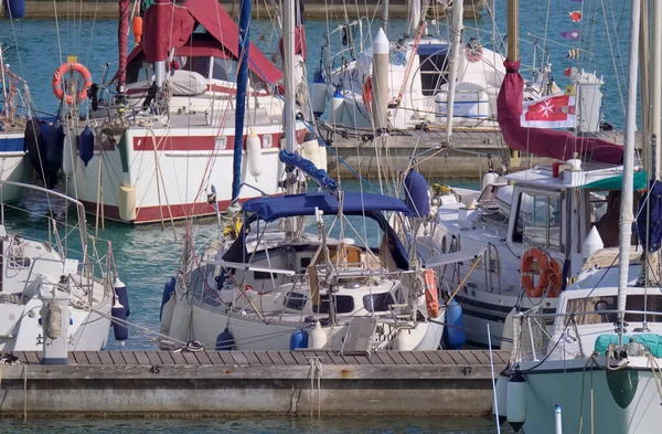 Italia Sicilia Mar Mediterráneo Marina Ragusa Provincia Ragusa Veleros Puerto — Foto de Stock