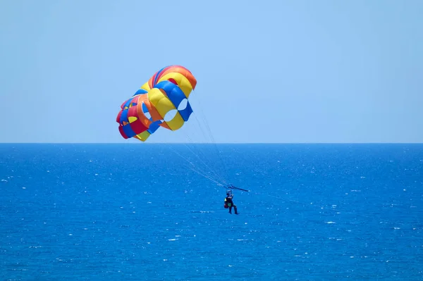 Италия Сицилия Средиземное Море Марина Рагуза Провинция Рагуза Люди Летящие — стоковое фото