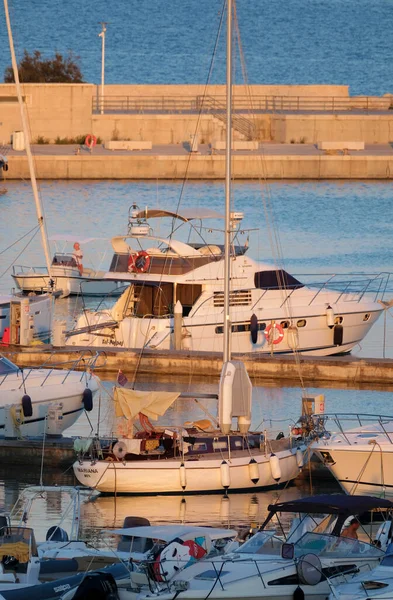 Italy Sicily Mediterranean Sea Marina Ragusa July 2022 People Boats — Stockfoto