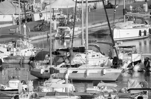 ตาล ทะเลเมด เตอร เรเน Marina Ragusa งหว Ragusa กรกฎาคม 2022 — ภาพถ่ายสต็อก