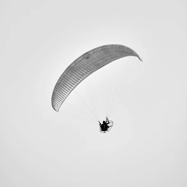 Italy Sicily Man Flying Powered Paraglider — Zdjęcie stockowe