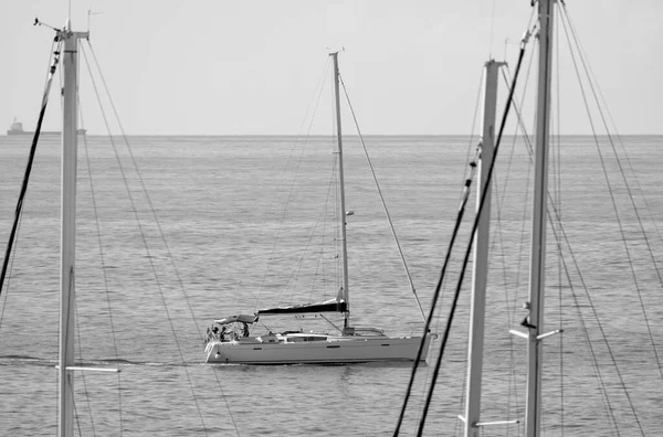 Италия Siciliy Средиземное Море Marina Ragusa Люди Роскошной Яхте Море — стоковое фото