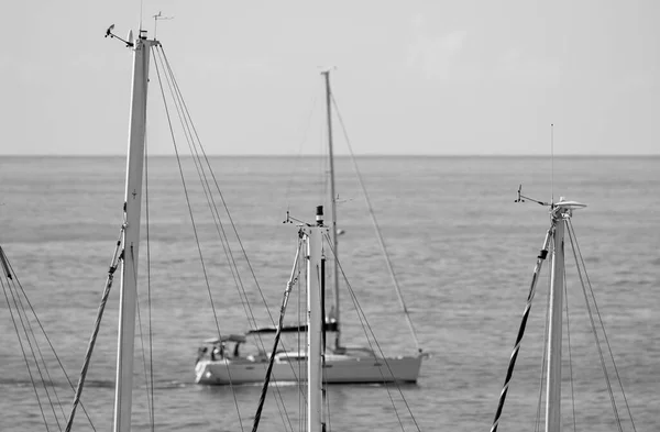 Italia Sicilia Mar Mediterráneo Marina Ragusa Mástiles Velero Puerto Gran —  Fotos de Stock