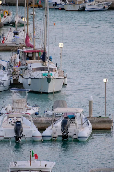 Италия Сицилия Средиземное Море Марина Рагуза Сентября 2022 Года Моторные — стоковое фото