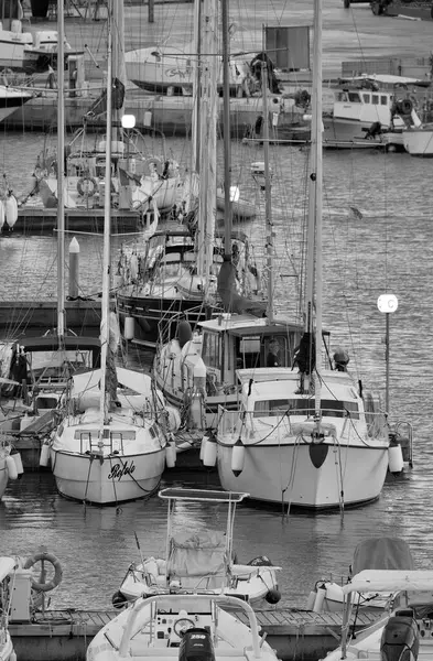 Italien Sicilien Medelhavet Marina Ragusa September 2022 Motorbåtar Och Lyxbåtar — Stockfoto