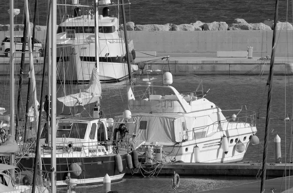 イタリア シチリア島 地中海 マリーナ ラグーザ ラグーザ州 9月2022 ポート内の高級ヨット Editorial — ストック写真
