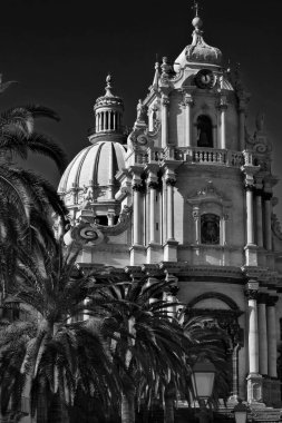 İtalya, Sicilya, Ragusa İbla, St. George Katedrali ve çan kulesi cephesi