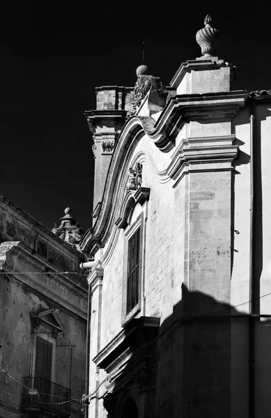 Olaszország Szicília Ragusa Ibla Barokk Kődíszek Templom Tetején — Stock Fotó