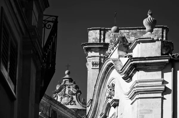 Itália Sicília Ragusa Ibla Ornamentos Pedra Barroco Telhado Uma Igreja — Fotografia de Stock