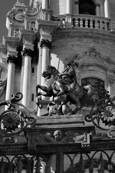 Italia Sicilia Ragusa Ibla Catedral San Jorge Estatua Hierro San — Foto de Stock