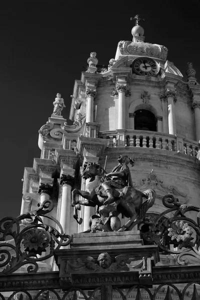 Italy Sicily Ragusa Ibla George Cathedral George Iron Statue Entrance — Stock Photo, Image