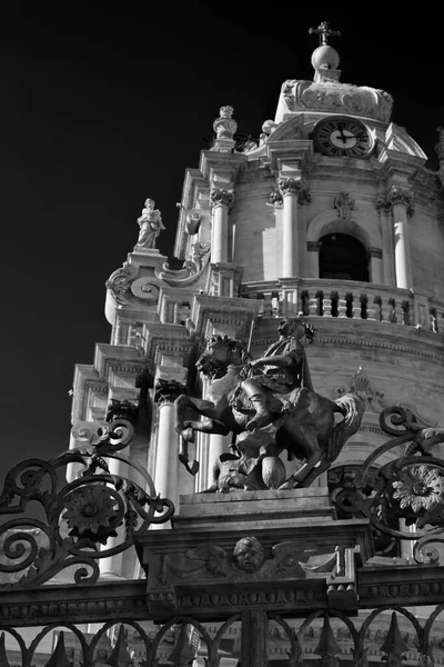 Italië Sicilië Ragusa Ibla George Kathedraal George Ijzeren Standbeeld Aan — Stockfoto