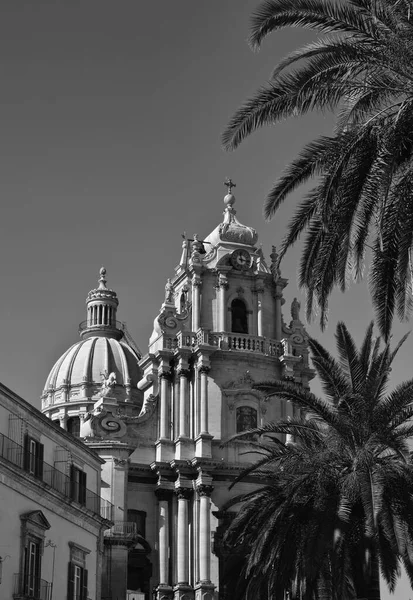 Italy Sicily Ragusa Ibla Palms George Cathedral Baroque Facade Bell — Stock Photo, Image