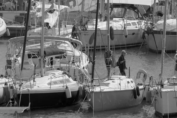 意大利 西西里 地中海 拉古萨港 拉古萨省 2022年10月1日 港口内的人员 汽艇和豪华游艇 Editorial — 图库照片