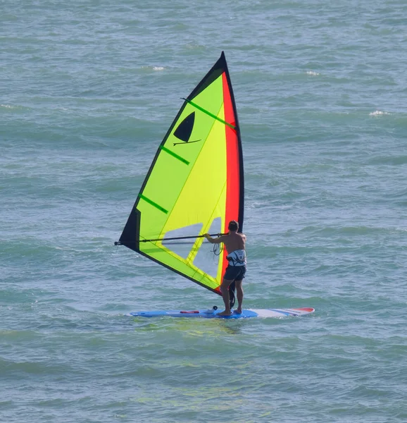 Italia Sicilia Mar Mediterráneo Marina Ragusa Provincia Ragusa Windsurfista Mar — Foto de Stock