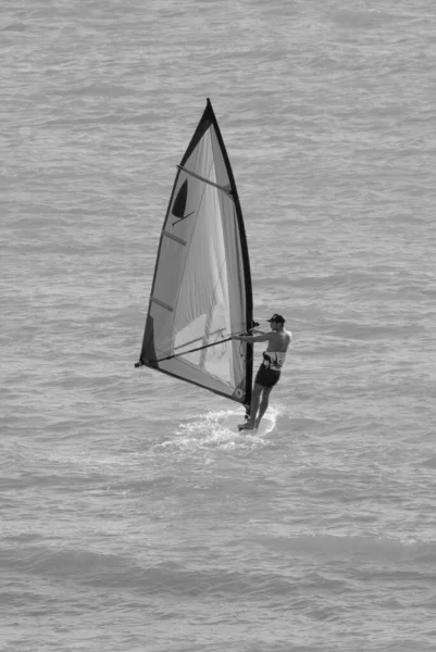 Italië Sicilië Middellandse Zee Marina Ragusa Provincie Ragusa Windsurfer Zee — Stockfoto