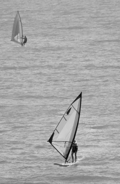 Italië Sicilië Middellandse Zee Marina Ragusa Provincie Ragusa Windsurfers Zee — Stockfoto