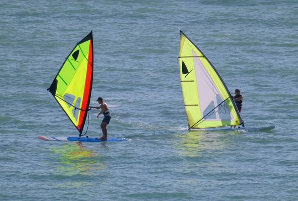 Itália Sicília Mar Mediterrâneo Marina Ragusa Província Ragusa Windsurfistas Mar — Fotografia de Stock