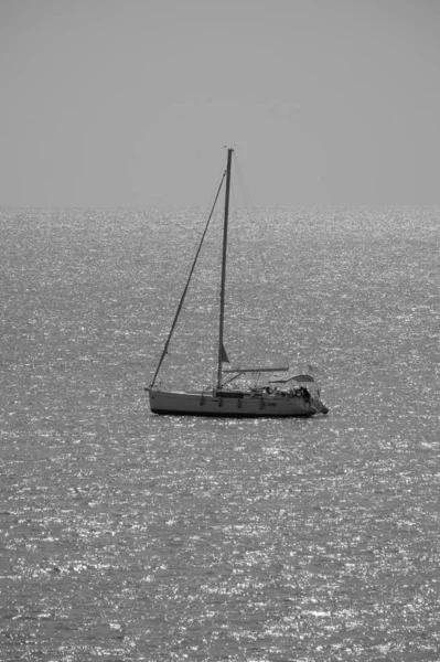 意大利 西西里 地中海 西西里海峡的帆船上的人 — 图库照片