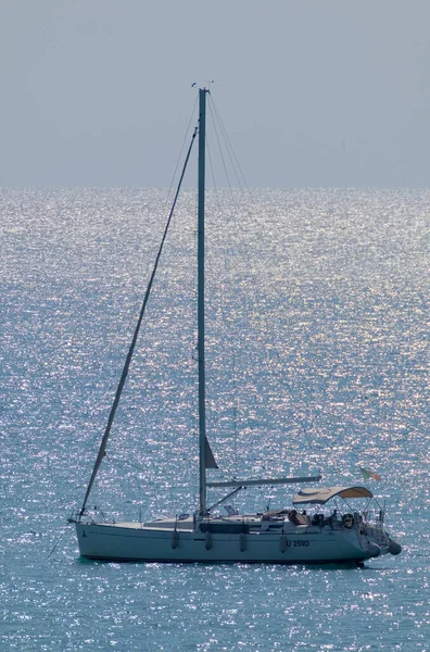 이탈리아 시칠리아 지중해 시칠리아 해협에 범선에 사람들 — 스톡 사진