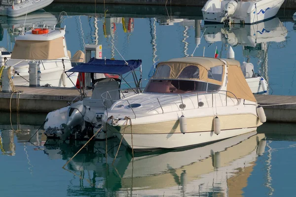 Italien Sicilien Medelhavet Marina Ragusa Ragusaprovinsen Oktober 2022 Motorbåtar Och — Stockfoto