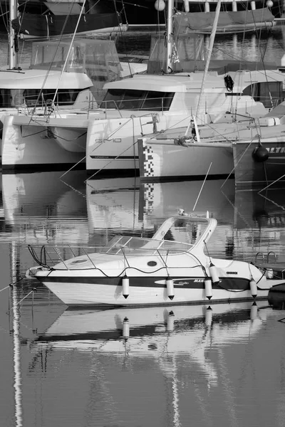 意大利 西西里 地中海 拉古萨港 拉古萨省 2022年10月17日 港口豪华游艇 Editorial — 图库照片