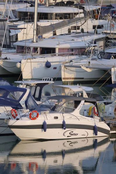 Italien Sicilien Medelhavet Marina Ragusa Ragusaprovinsen Oktober 2022 Lyxbåtar Hamnen — Stockfoto