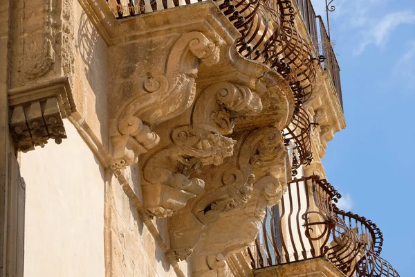 Ιταλία Σικελία Scicli Επαρχία Ragusa Πρόσοψη Baroque Beneventano Palace Διακοσμητικά — Φωτογραφία Αρχείου